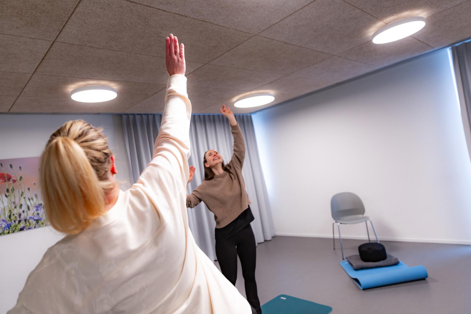 Jana Forster während der Instruktion einer Übung des MBRS Kurs in St.Gallen.