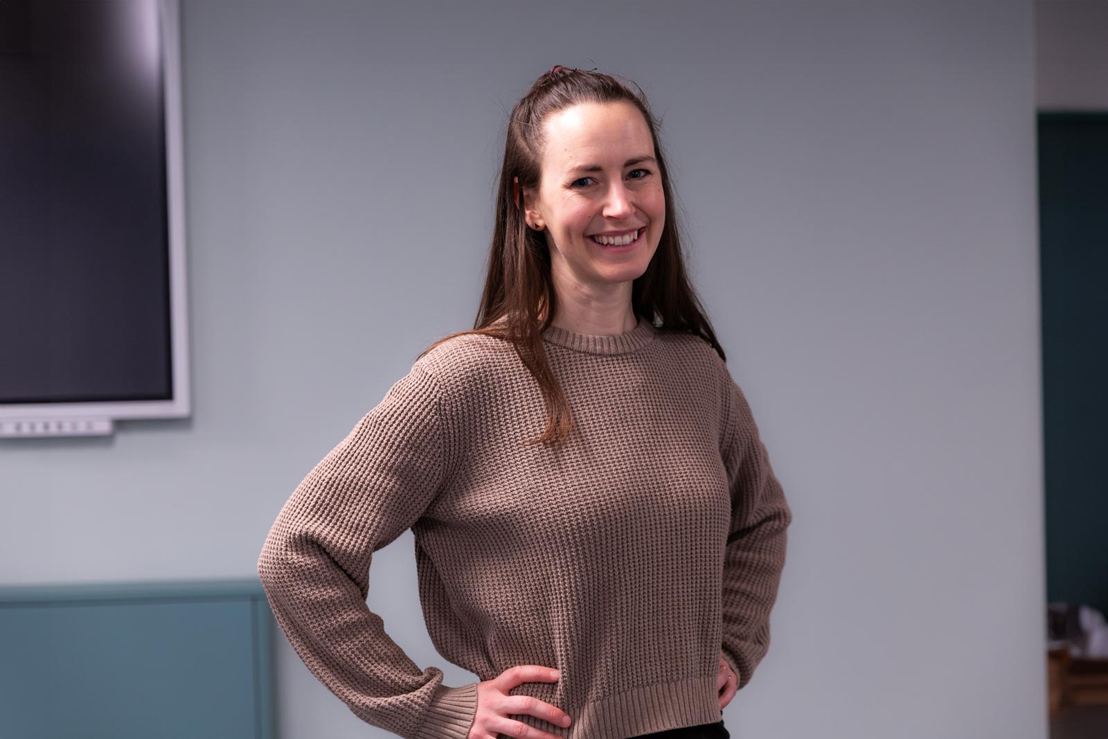 einklang-achtsamkeit-jana-forster-portrait-braun-nah Jana Forster von Einklang Achtsamkeit bei einem MBSR Kurs in St.Gallen